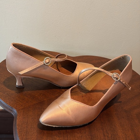 Ballroom dance shoes  satin  light Peach/rose gold  rhinestone buckle
Leather so - Picture 3 of 16
